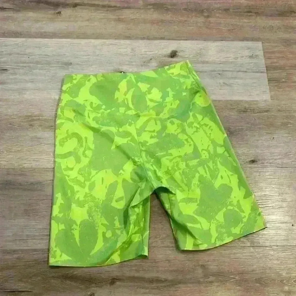 Nike green biker dri fit shorts - Picture 2 of 3